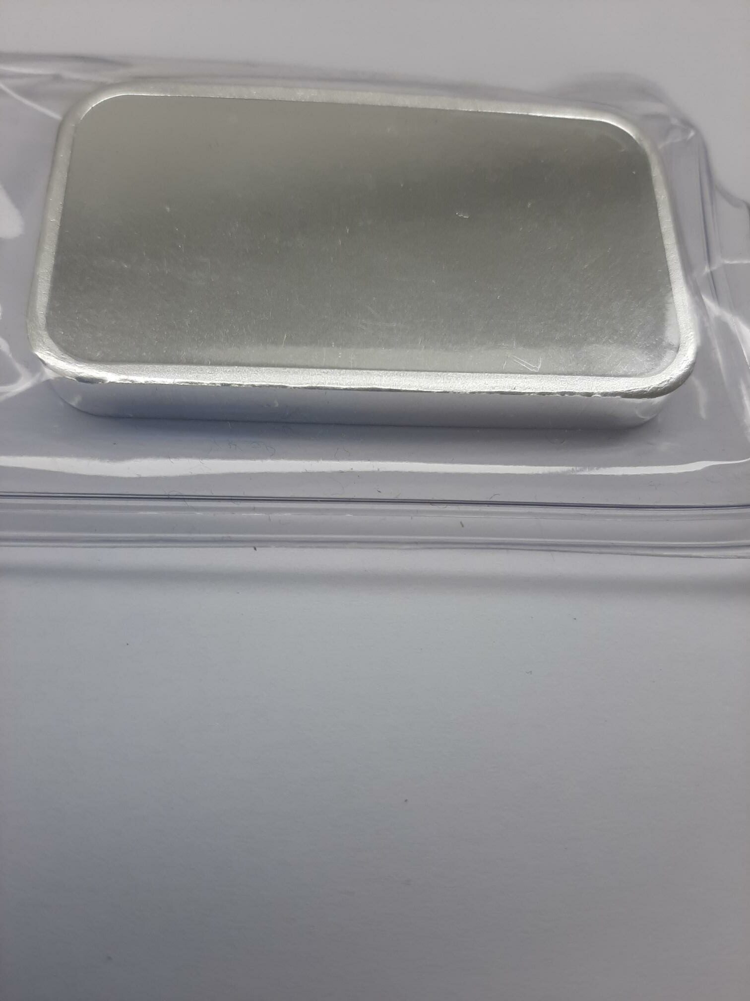 Umicore 100 gram zilverbaar onderkant 101munten