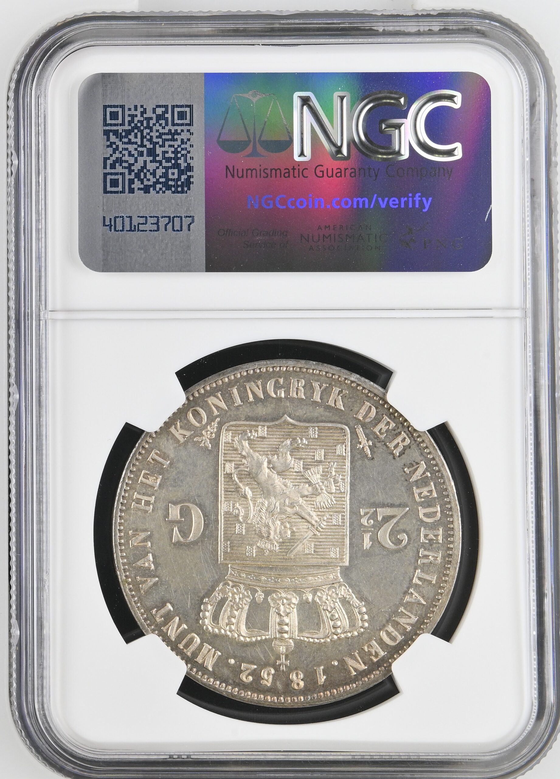 NGC8217679-024_REV Koning Willem III 2 1/2 Gulden 1852 MS63+ NGC (Top pop 1/0)